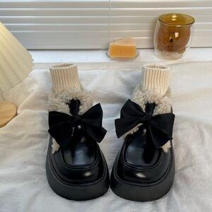 Chic Black Women's Sneakers with Bow Accent